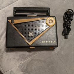 Vintage Motorola Am Radio With Bulbs Works Fine The Stations Collectible Good Condition And Not Static 