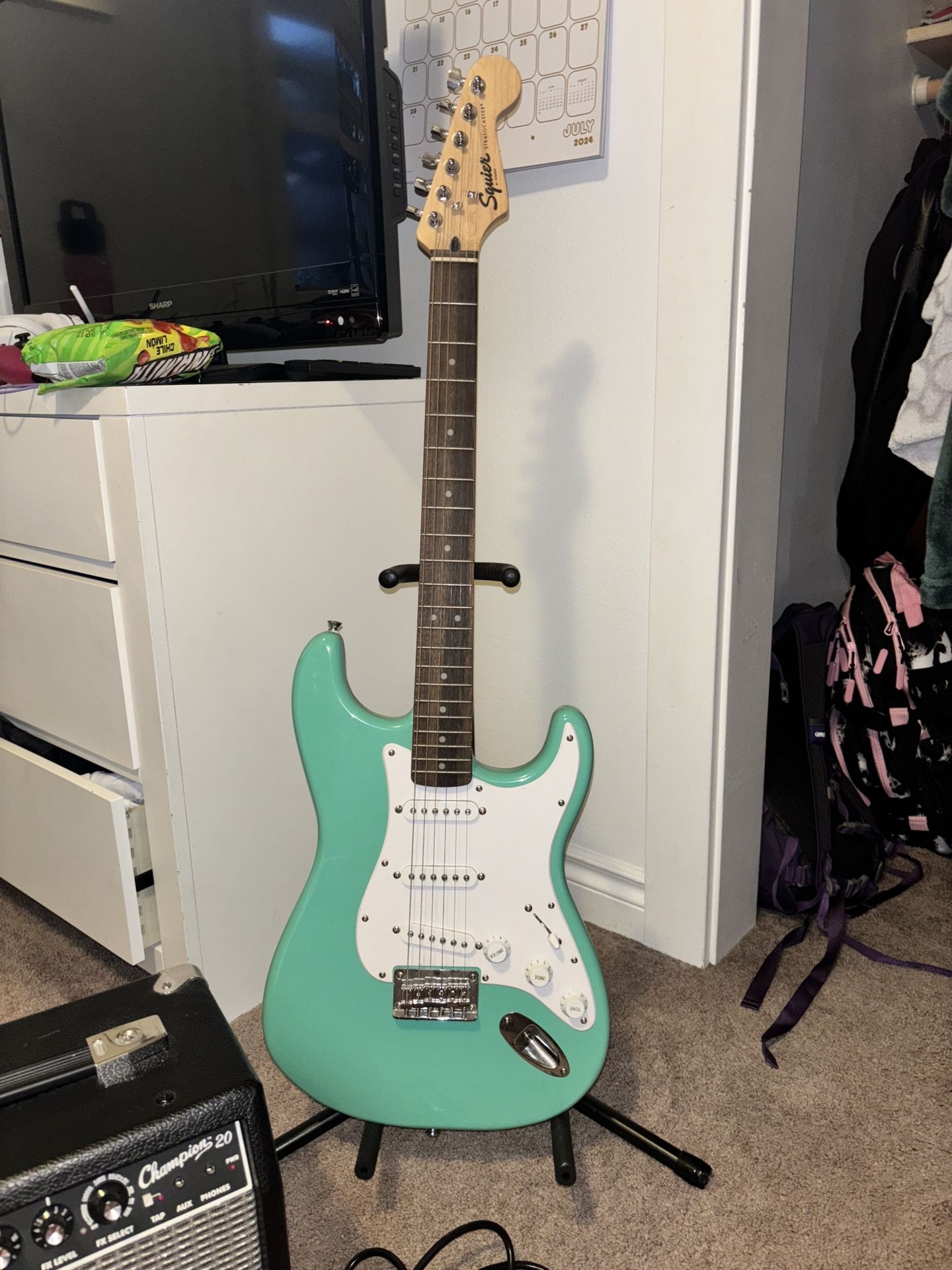 Teal Squier By Fender Stratocaster Electric Guitar For Sale In Seatac teal-squier-by-fender-stratocaster-electric-guitar-for-sale-in-seatac