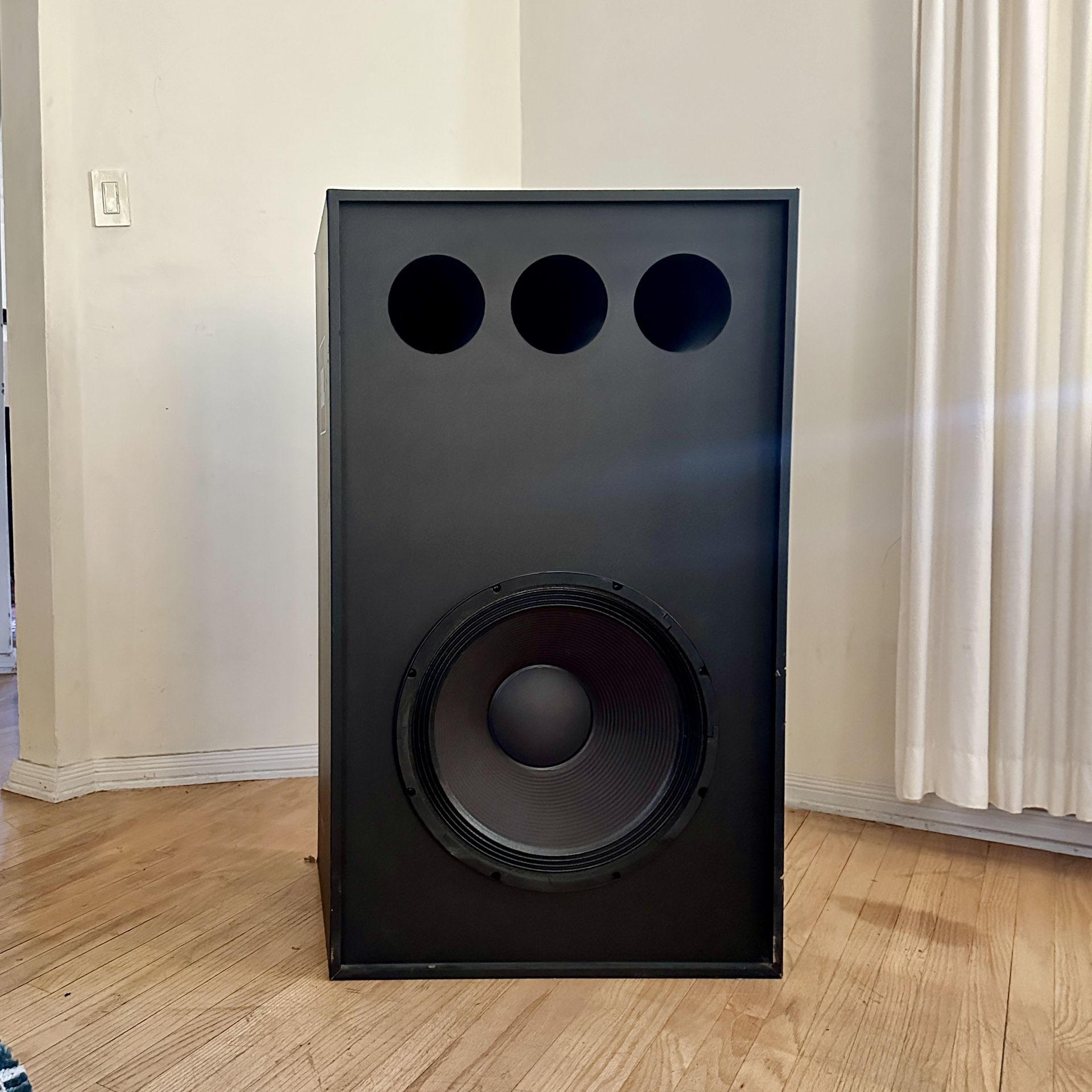 JBL Professional 4181 Subwoofer – 18” Cinema / Studio Sub
