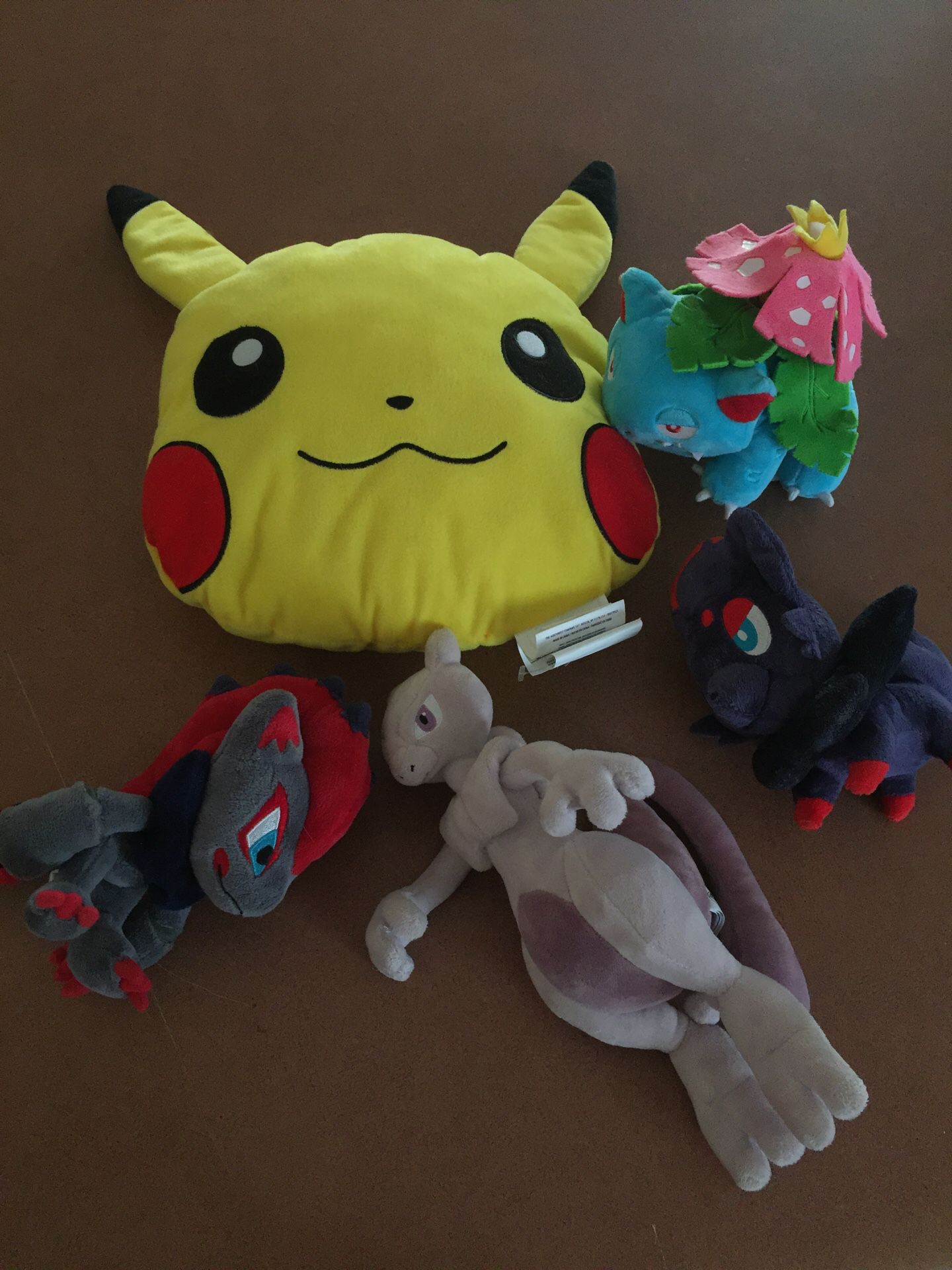 Small lot of Pokémon plushes