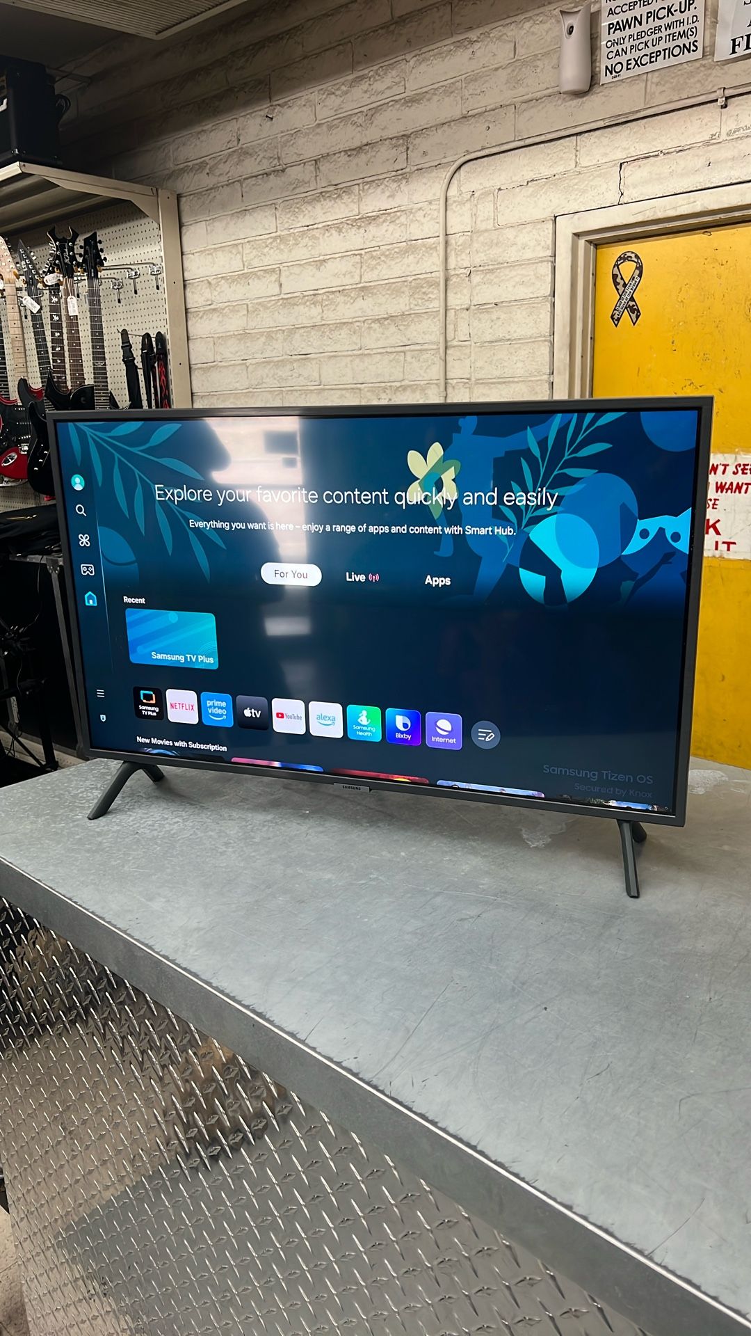 Samsung 32” Class Q60C QLED 4K UHD Smart TV