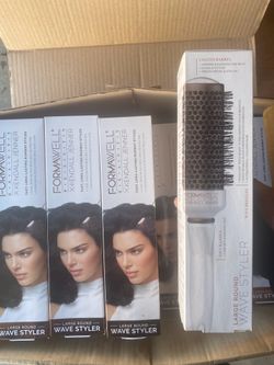FORMAWEL X KENDALL JENNER FAST, LONG-LASTING RUNWAY STYLES • CURL, WAVE OR VOLUMIZE LIKE A RUNWAY PRO • CONDITIONS & STYLES WITH SHINE THAT LASTS
