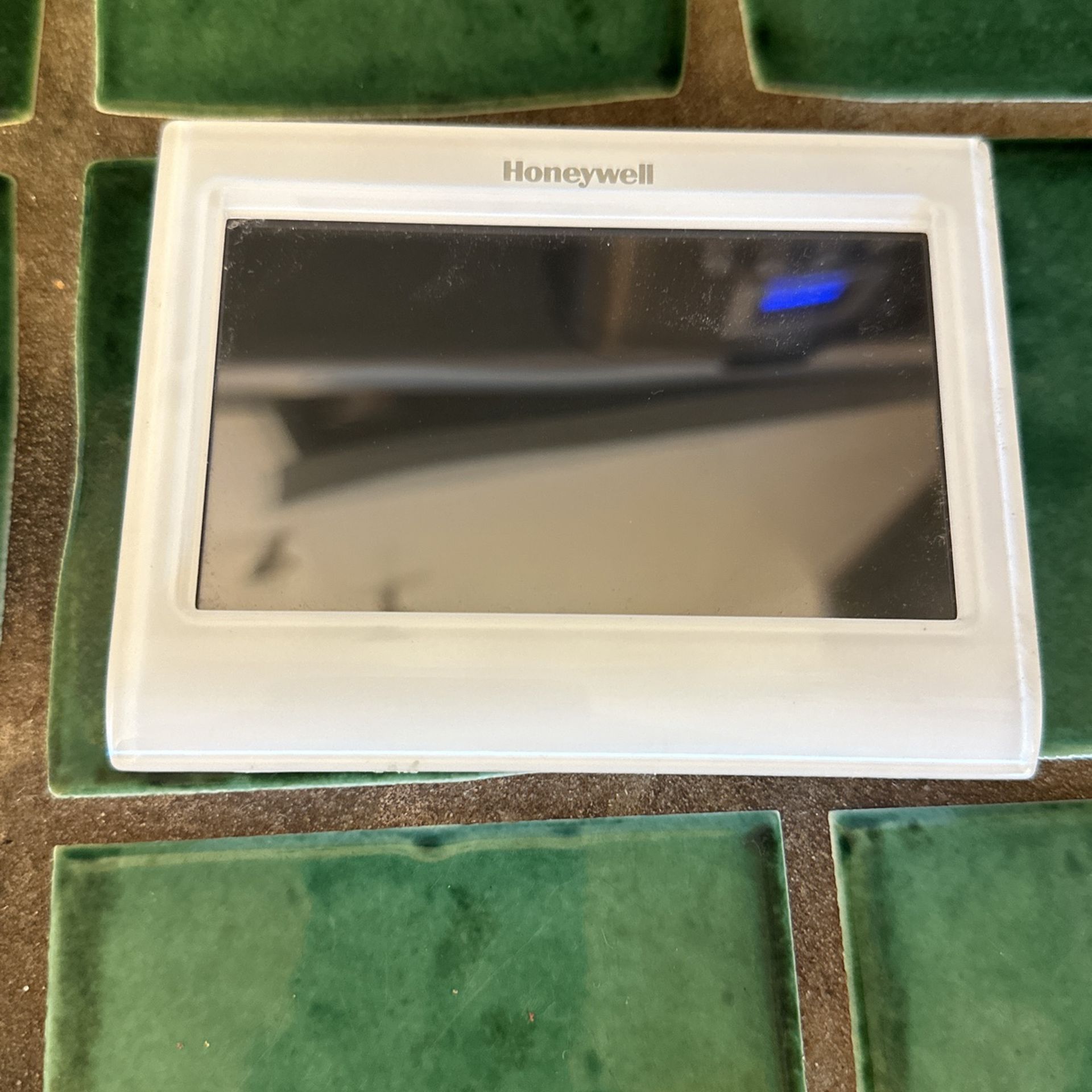 Honeywell WiFi Touchscreen Programmable Thermostat Model TH9320WF5003