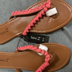 Size 9/10 Pompon Flats