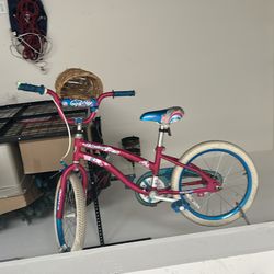 Free little girl bike needs work
