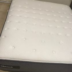 Queen Mattress And Topper 