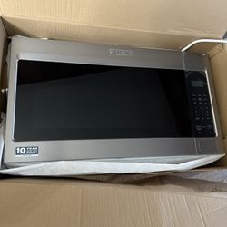 Microwave Maytag Hood Above Stove 