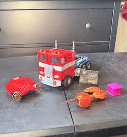 Lego Optimus prime