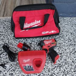 IMPACT DRILL MILWAUKEE 