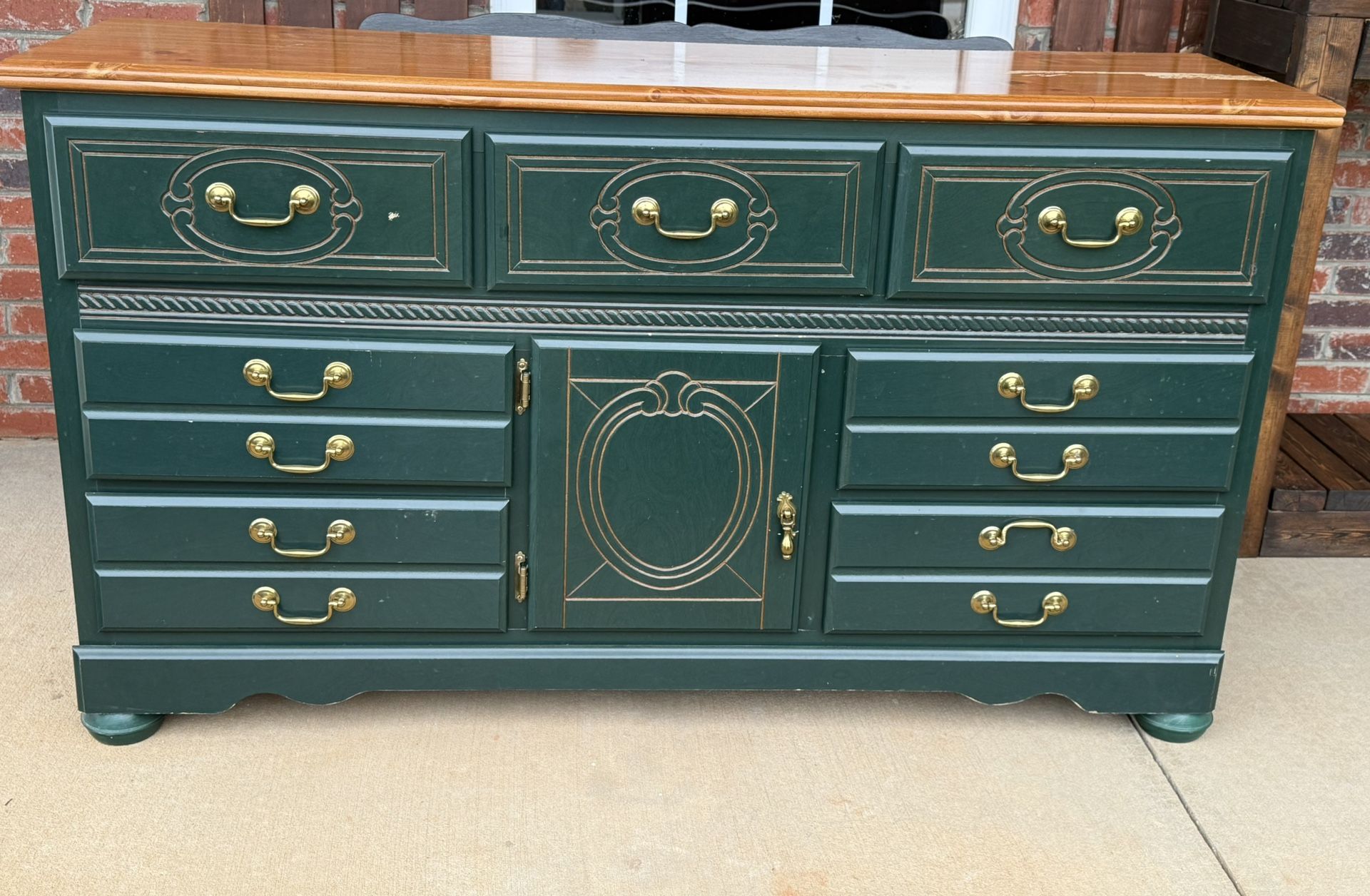Dresser