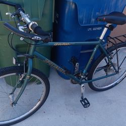 SPECIALIZED.  Hard Rock.     26"tires 