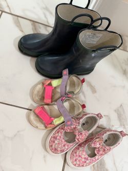 Toddler shoes 8-9 size