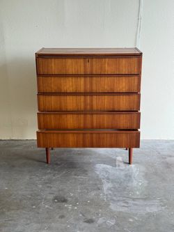 Mid Century Danish Teak 5-Drawer Highboy Dresser - Minimalist Scandinavian Tallboy Chest 1960s