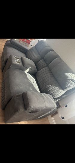 Reclining sectional couches