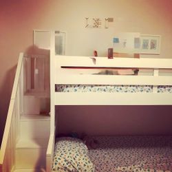 Twin/Full bunk bed, white, staircase