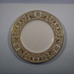 Wedgwood bone china Dinner Plate with Gold Florentine pattern.