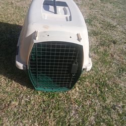 Pet Carrier 26"  (L26" H17" W17")  Close to Garland Rd  and Jupiter Rd Dallas 75218