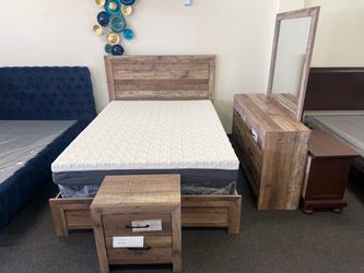 Rustic Wood Bedroom Set with Dresser and Mirror