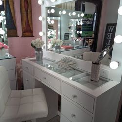 💐🎁Beautiful Vanity New Excellent Quality 