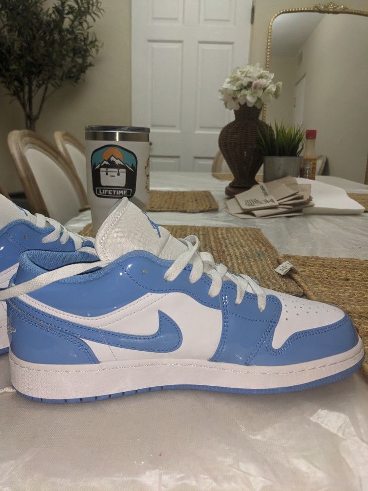 Jordan 1 light blue