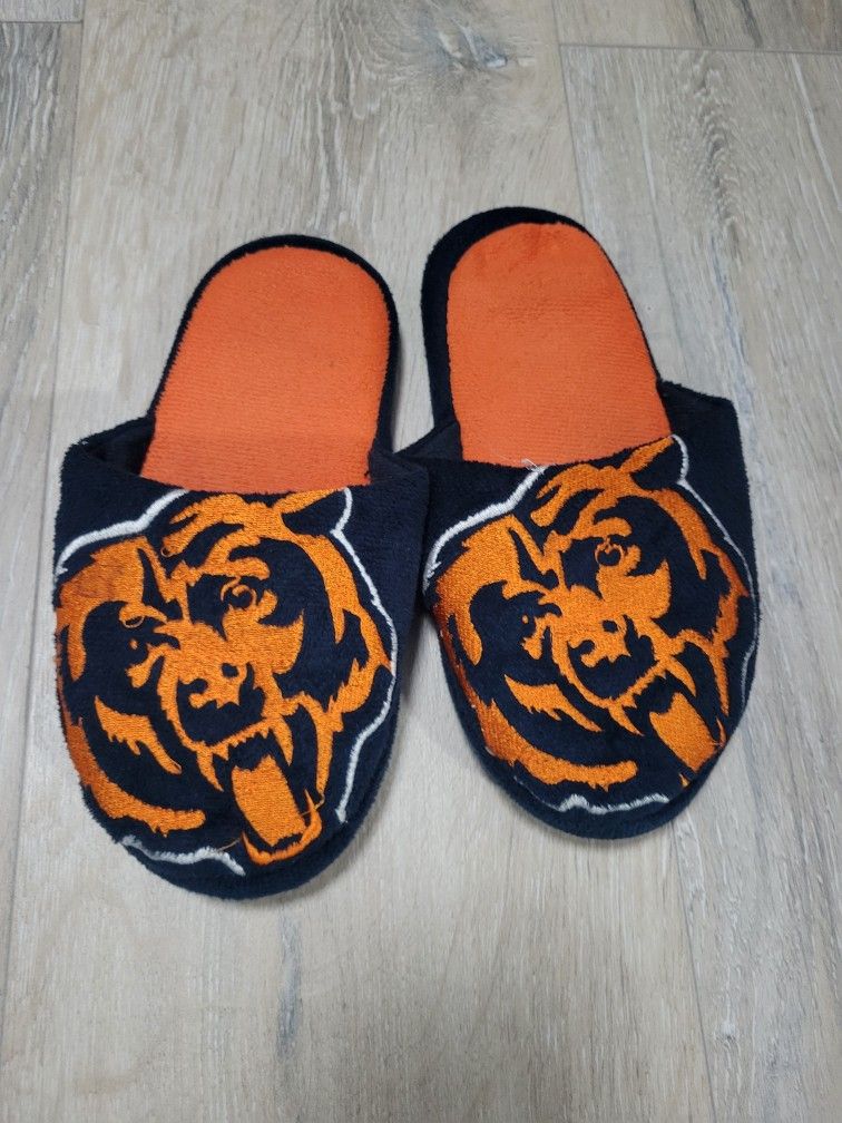 Kids medium size 3-4 Chicago bears slippers