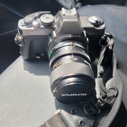Olympus OM2000 SLR Film Camera