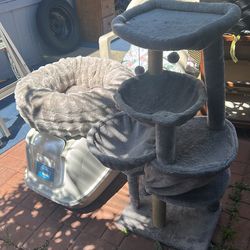 Cat  tree Bath and bed use in very good condition