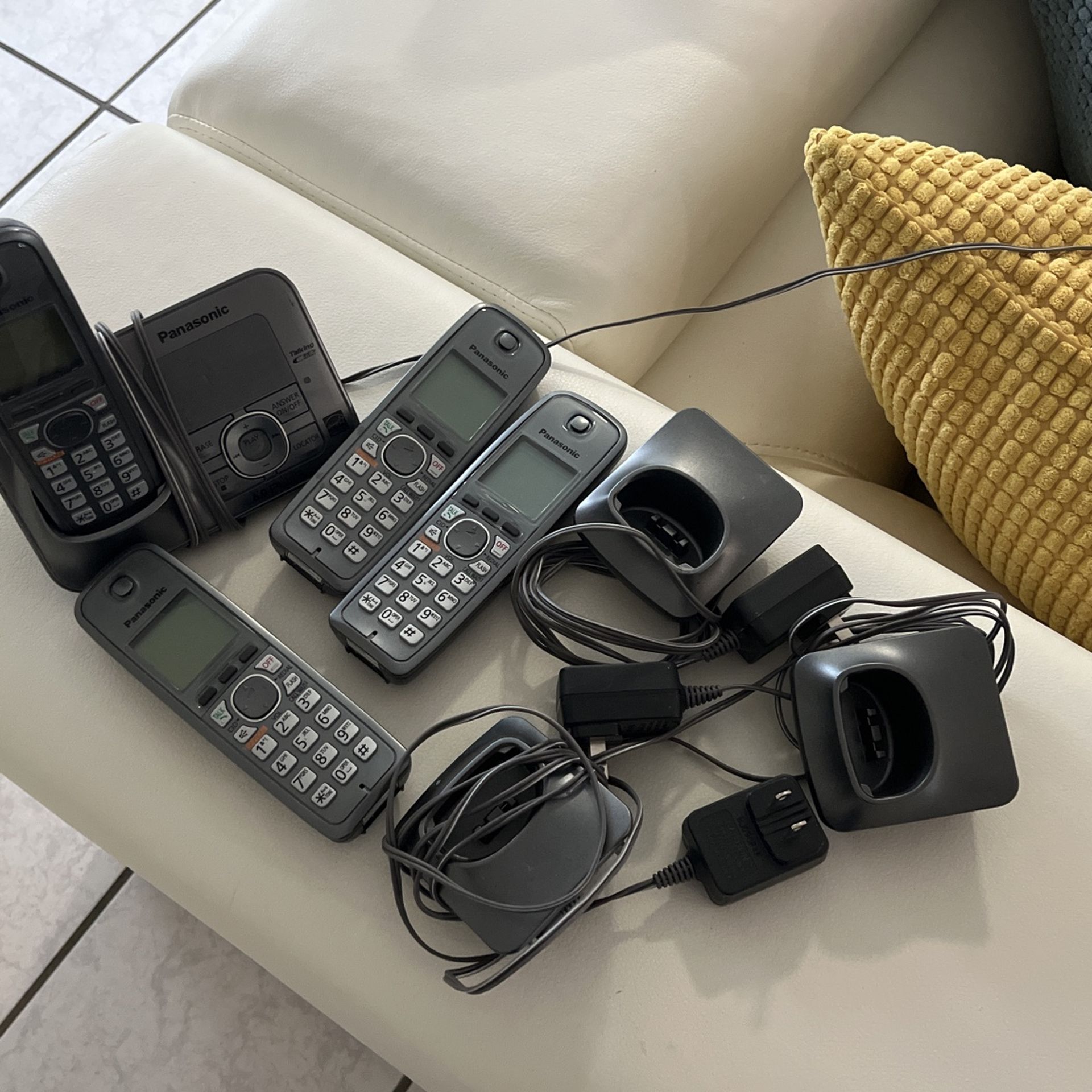 Panasonic KX-TG4131 Home Answering Machine Wireless Phone System With 4 Handsets