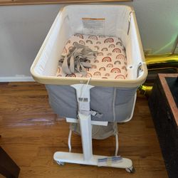 Electric Rocking Bassinet / Bedside Sleeper – Excellent Condition