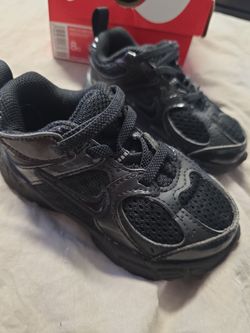 Nike V5 RNR SIZE 8 TODDLERS