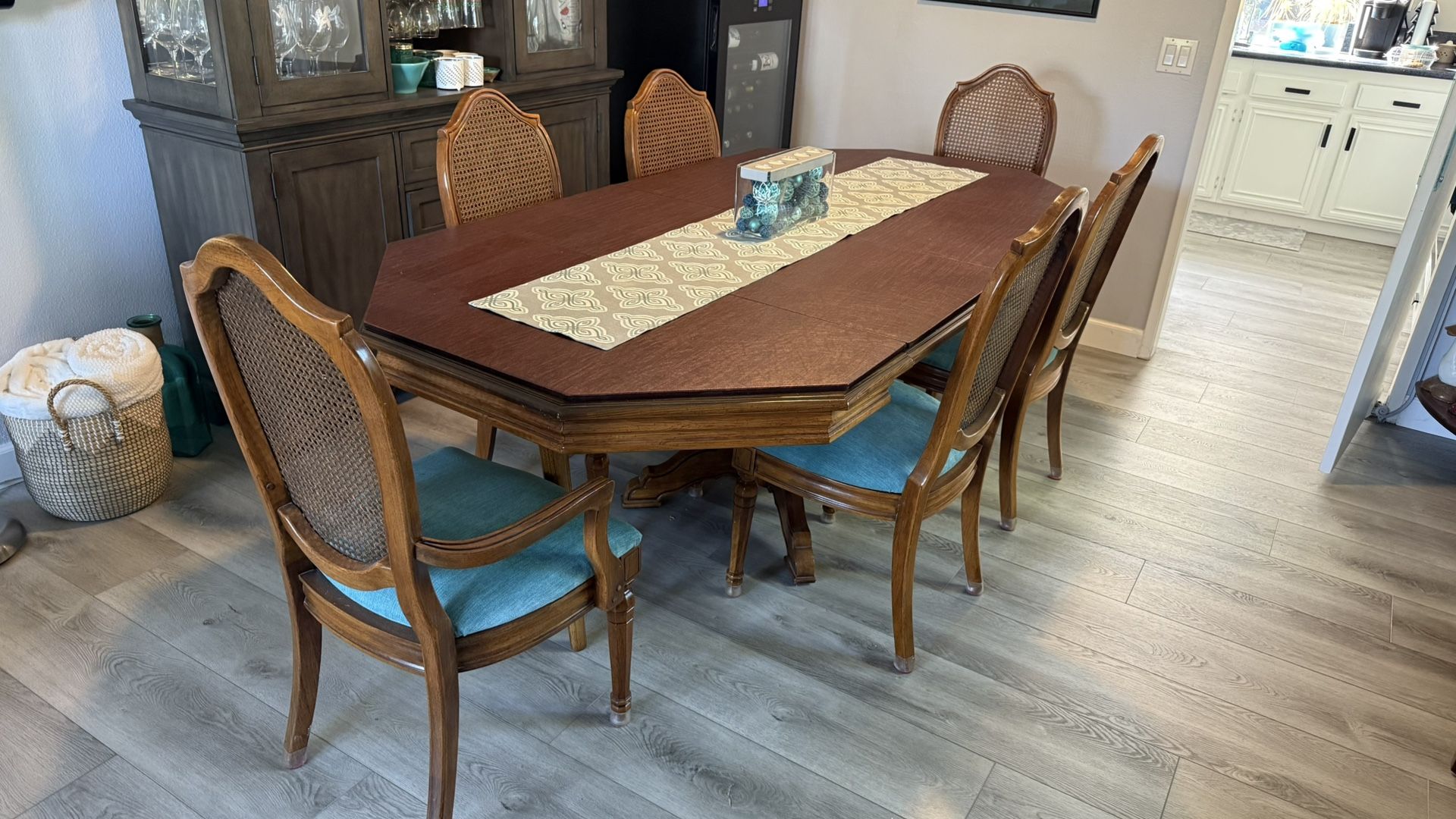Thanksgiving formal Dining Table And Chairs Excellent Condition  OBO All New Cushions