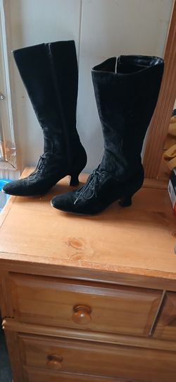 Suede boots