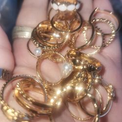 Lot Of Gold Toned Rings...not 925