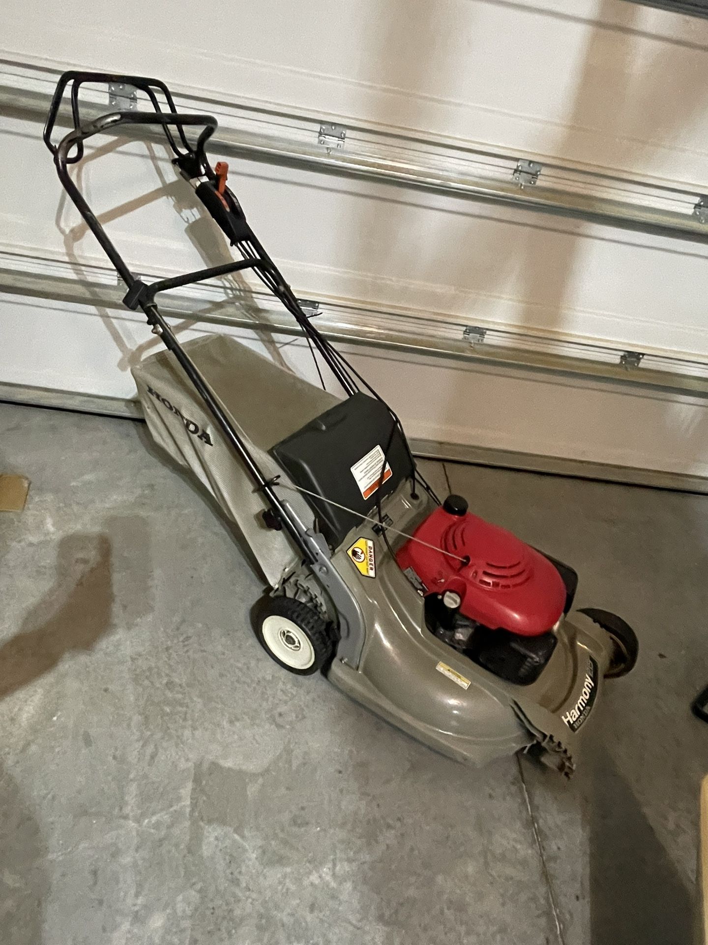 Honda Harmony Self Propelled Mower Runs Well! Needs Wheel