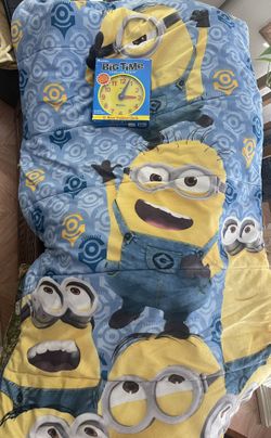 Minion Blanket w/ Learning Clock