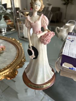 Lady Victoria Figure