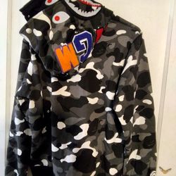 A Bathing Ape Hoodie Size M 