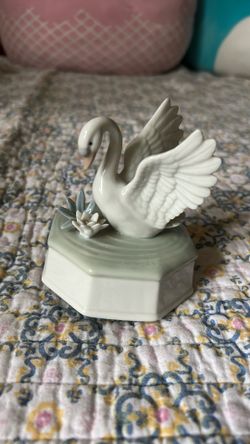Swan music box