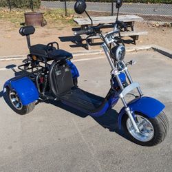 Brand New Three-wheeler Trike All Electric Two-Seater , One Battery Or Two Batteries,Different Colors Good For Camping Or Golfing One Charge 37 MI