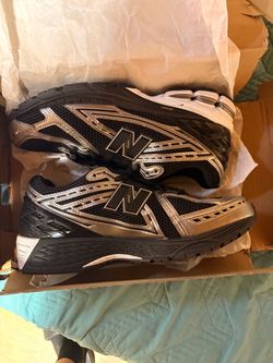 New balance men’s shoe size 10