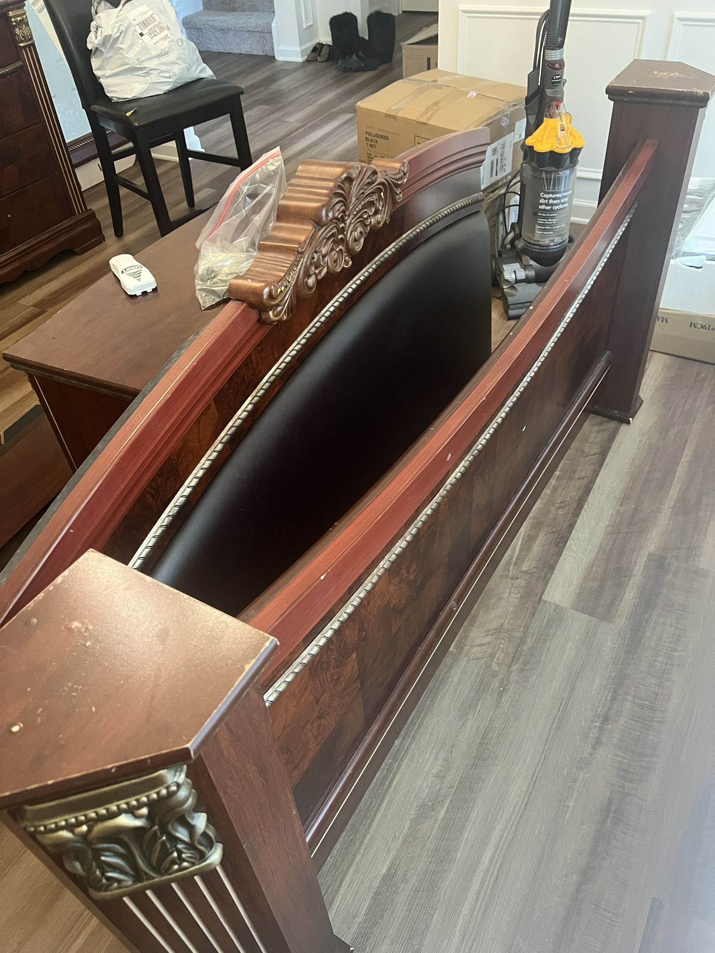 Queen Bedroom Set $200