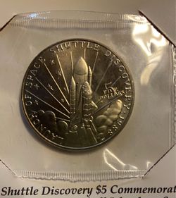 Marshall Islands $5 commemorative Space Shuttle Discovery coin