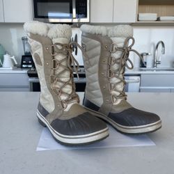  Women’s Size 8 Sorel Winter Boots