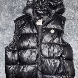 MONCLER VEST (XL) 