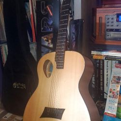 MICHAEL KELLY ACOUSTIC GUITAR W/ PADDED CASE VGC