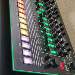 Roland TR-8