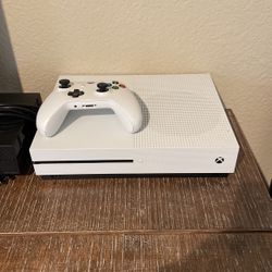 Xbox One and Controller 