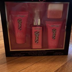 Ed Hardy Bath Set. 