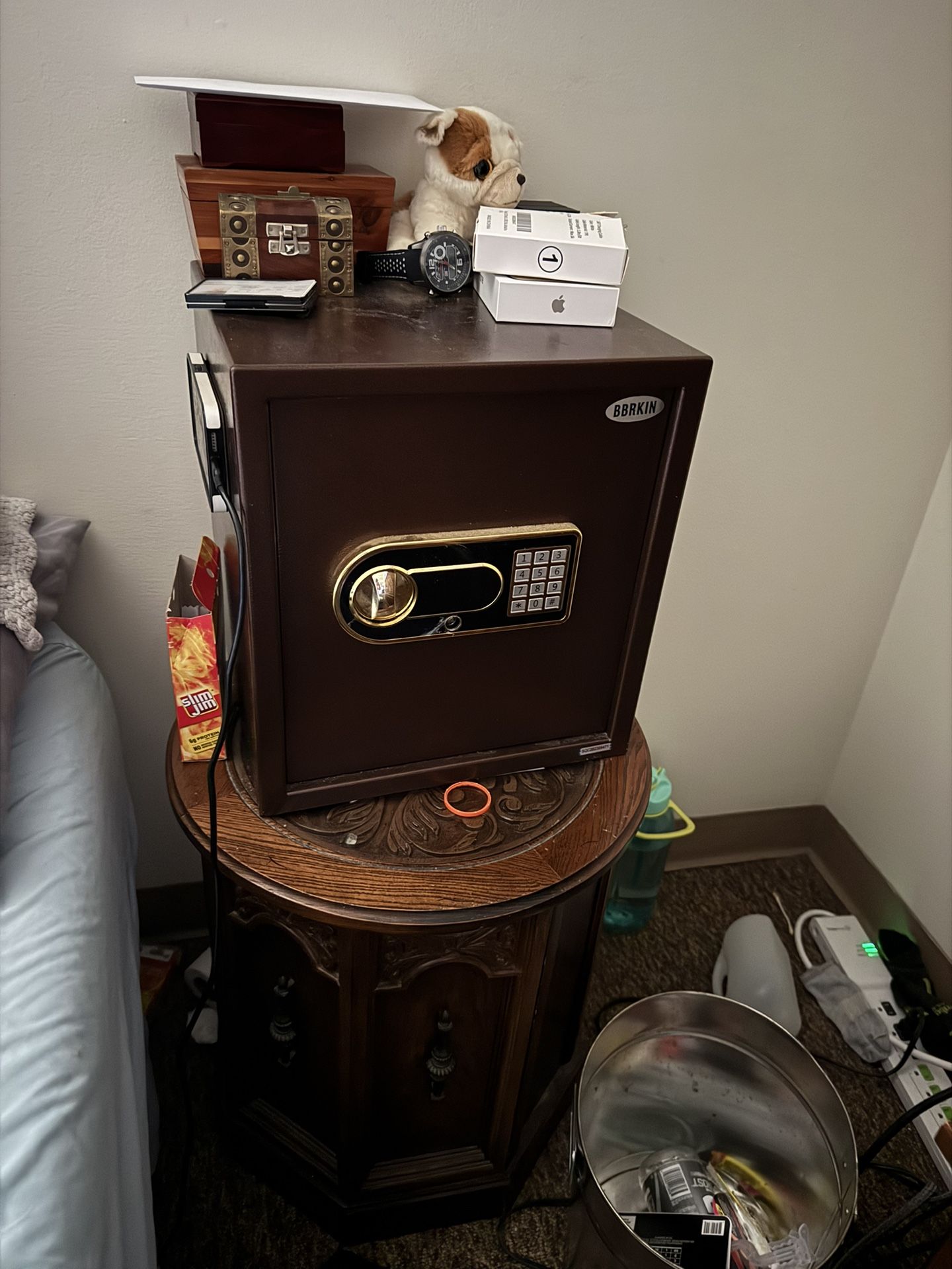 Electronic safe
