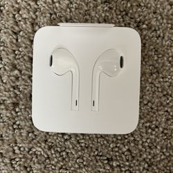 New apple earpods 